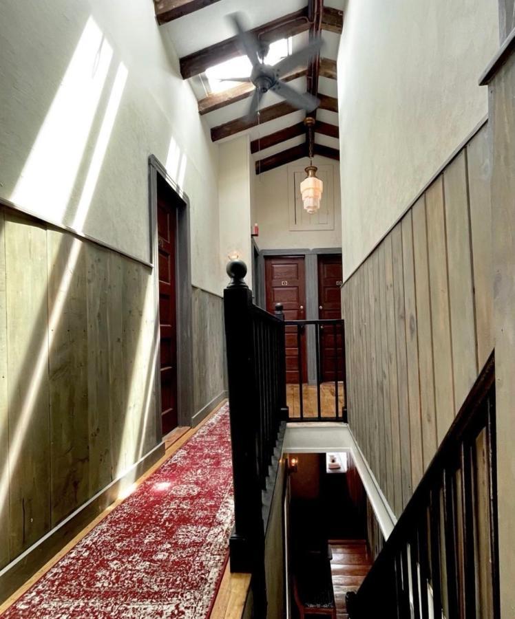 Crew'S Quarters Boarding House - Caters To Men Hotel Provincetown Kültér fotó