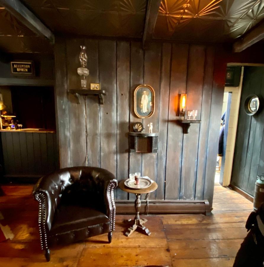Crew'S Quarters Boarding House - Caters To Men Hotel Provincetown Kültér fotó