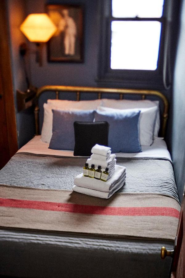 Crew'S Quarters Boarding House - Caters To Men Hotel Provincetown Kültér fotó