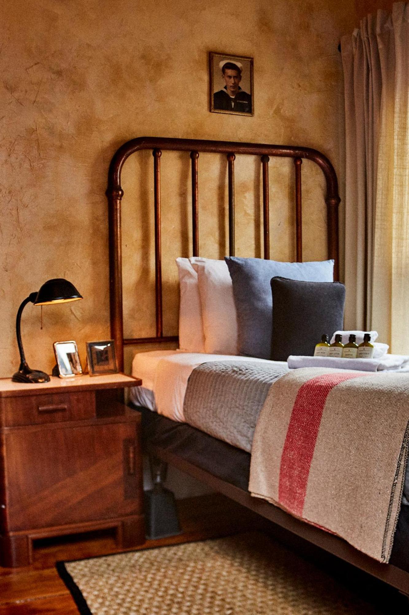 Crew'S Quarters Boarding House - Caters To Men Hotel Provincetown Kültér fotó