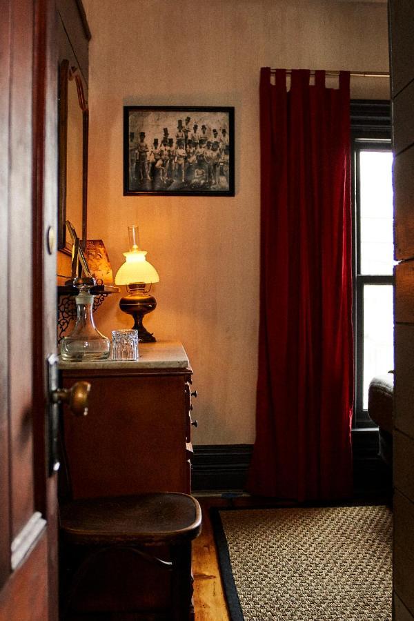 Crew'S Quarters Boarding House - Caters To Men Hotel Provincetown Kültér fotó