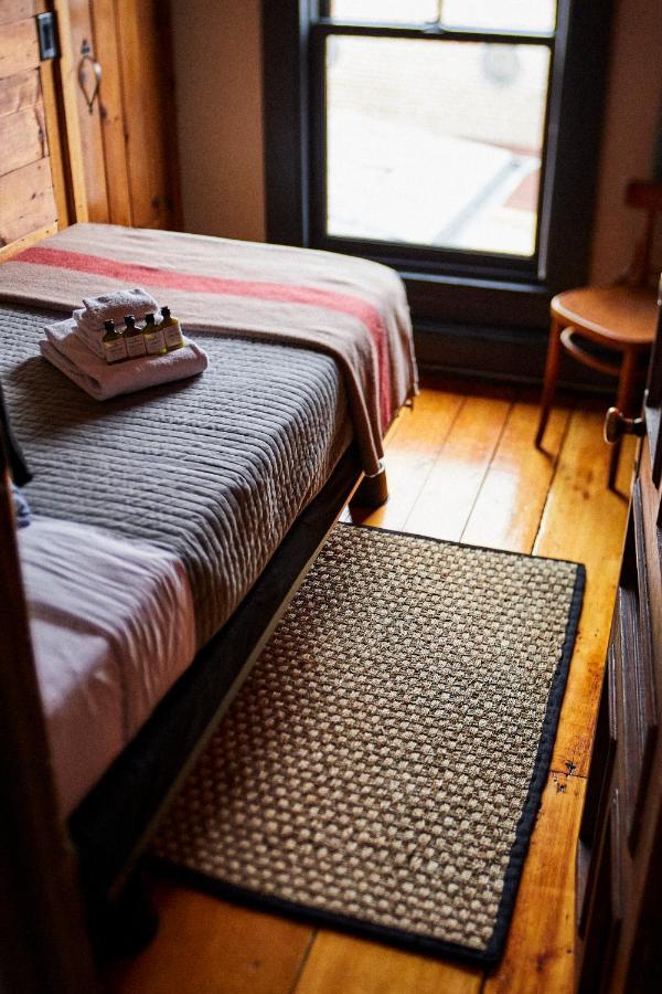 Crew'S Quarters Boarding House - Caters To Men Hotel Provincetown Kültér fotó