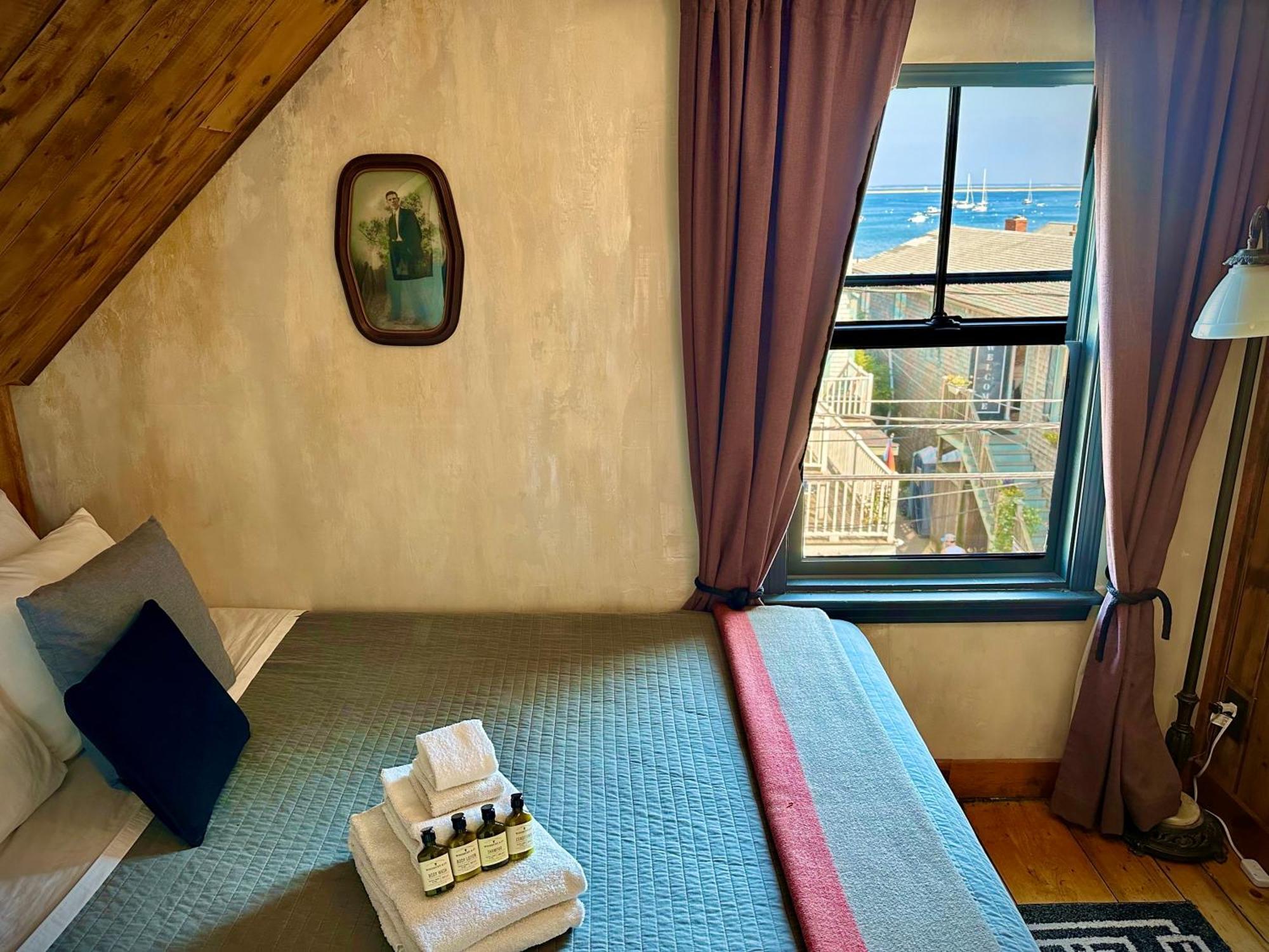 Crew'S Quarters Boarding House - Caters To Men Hotel Provincetown Kültér fotó